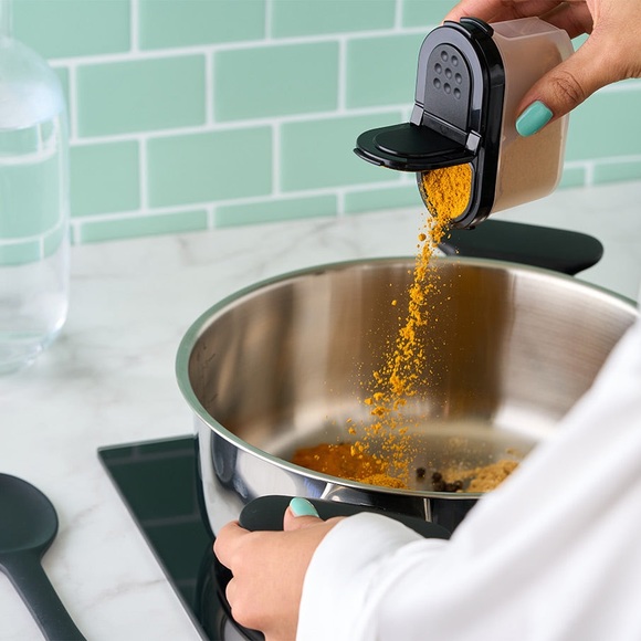 NWT set of 4 Tupperware small Spice Container - Picture 4 of 5